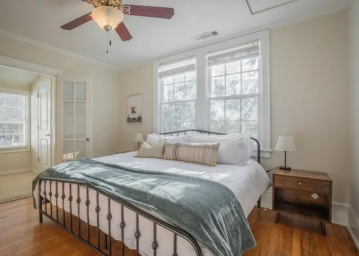 Classic City Apartment W Firepit